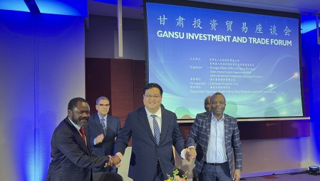 在甘肃省委书记、省人大常委会主任胡昌升见证下，Stake集团在南非约翰内斯堡与东南非农业合作联盟、南非灌溉发展局、中国进出口银行甘肃分行等多家机构签署合作协议。